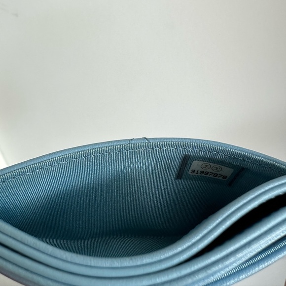 CHANEL Lambskin Quilted Chanel 19 Card Holder - Picture 3 of 12